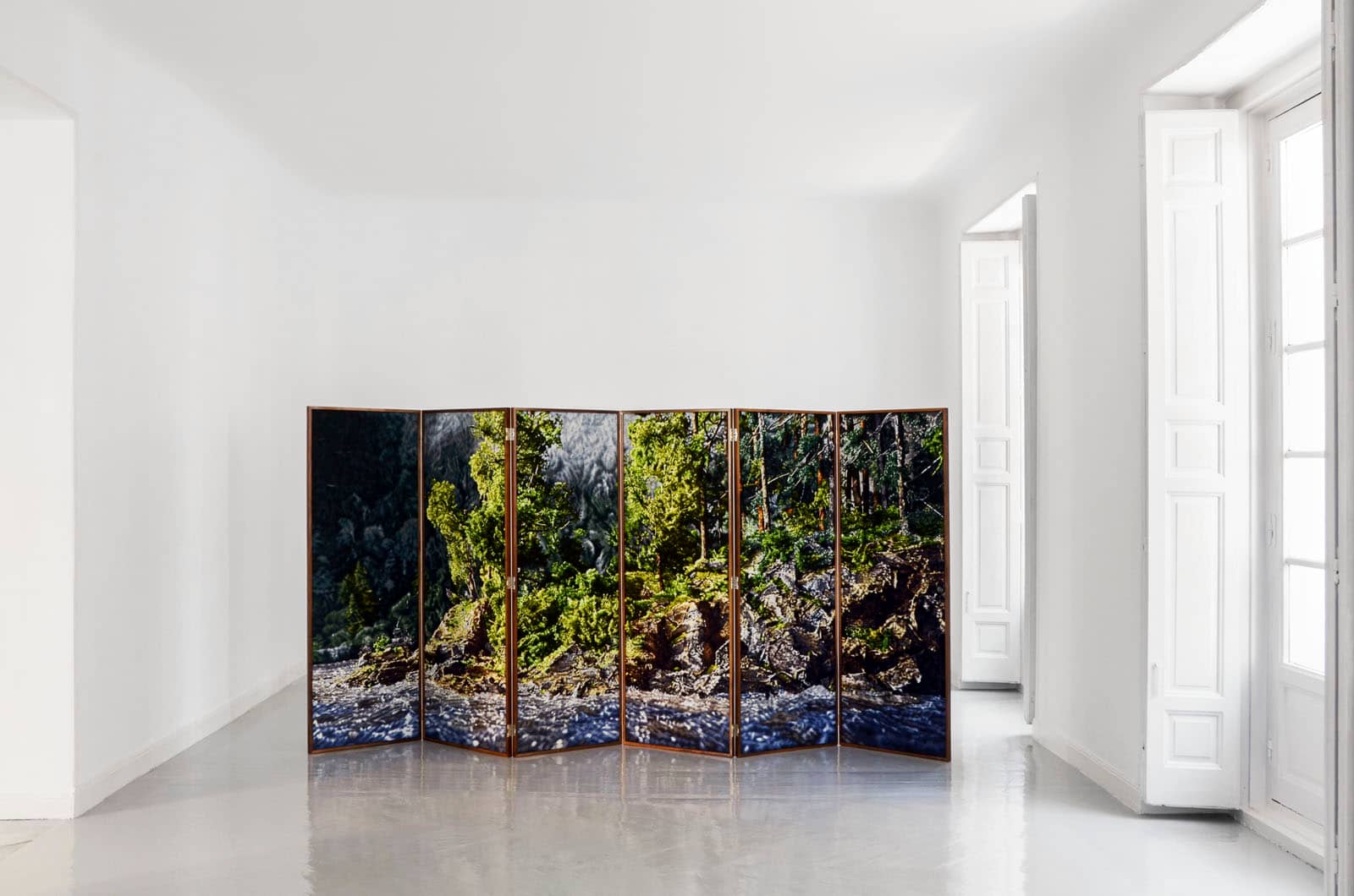 Exhibition view from Philipp Fröhlich's solo show "HOAP of a Tree" at Juana de Aizpuru gallery in Madrid, showing a paravent with a painting in tempera showing the island of Utoya.